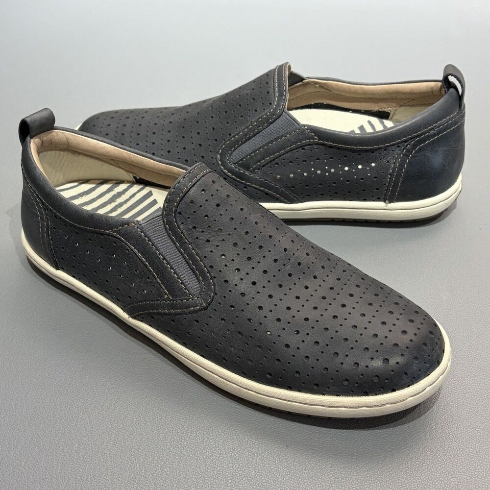 Taos Court Slip On Sneaker Perforated Blue Leather Women’s 7 Comfort Walking